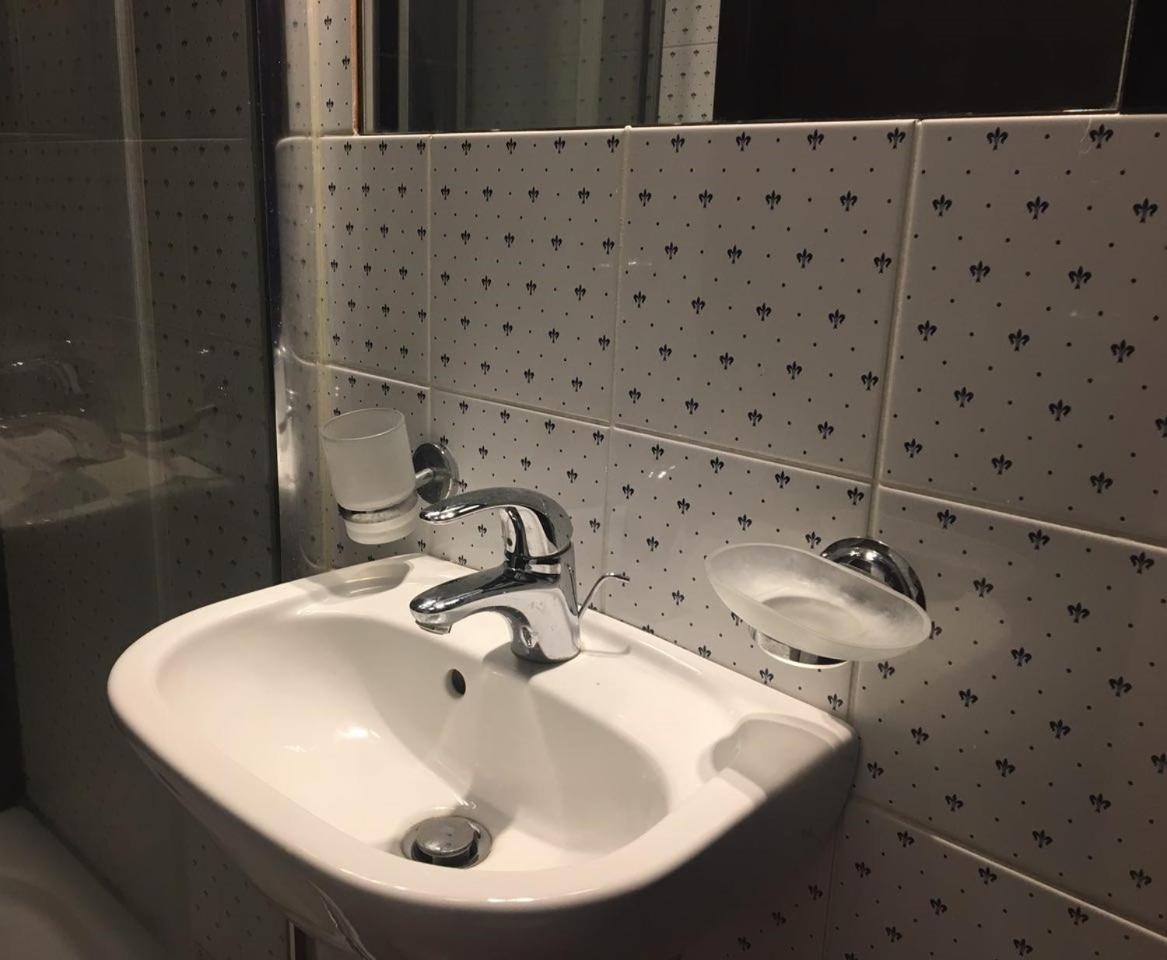 Tsaritsynskiy Hotel Харков Екстериор снимка